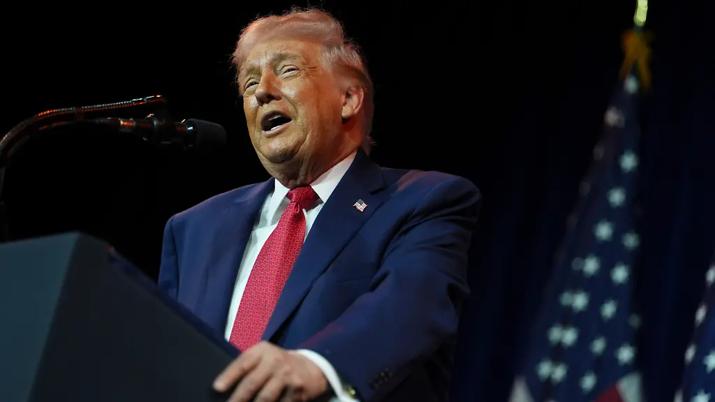 Praesident-Donald-Trump-spricht-zu-den-republikanischen-Abgeordneten-des-Repraesentantenhauses-waehrend-ihrer-jaehrlichen-Klausurtagung