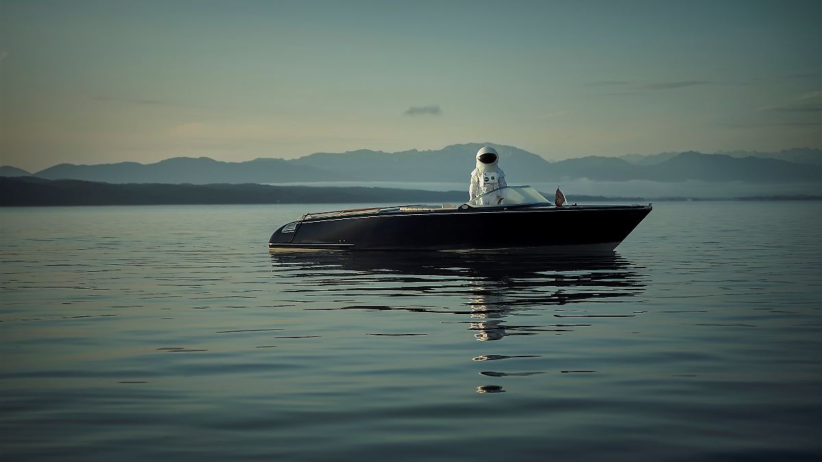 -Are-you-lonesome-tonight-Einsam-wie-ein-Astronaut-unter-seinem-Helm-Halb-so-wild-