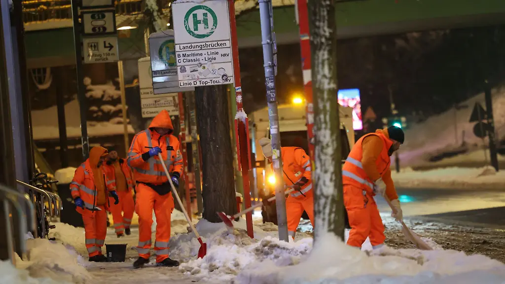 Die-Busse-der-Hamburger-Hochbahn-fahren-nach-Angaben-eines-Unternehmenssprechers-weitgehend-puenktlich