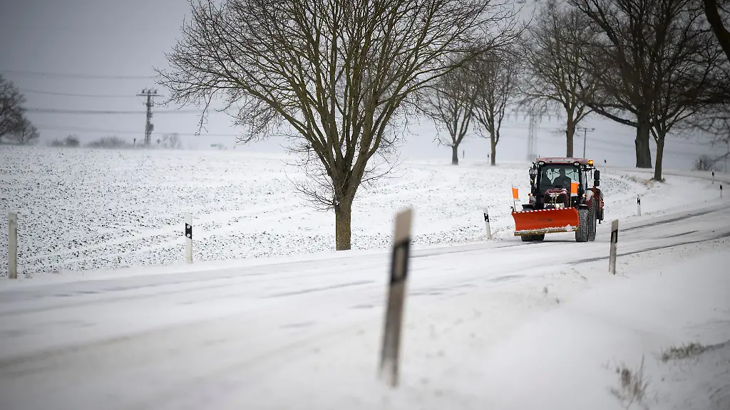 In-Nordwestmecklenburg-sorgt-das-Winterwetter-zu-Einschraenkungen-im-Busverkehr