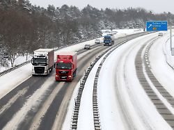 Produktion wird wohl nachgeholt: Wintereinbruch bremst Konjunktur leicht aus