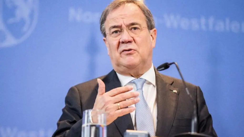 Armin-Laschet-CDU-Ministerpraesident-von-Nordrhein-Westfalen-spricht