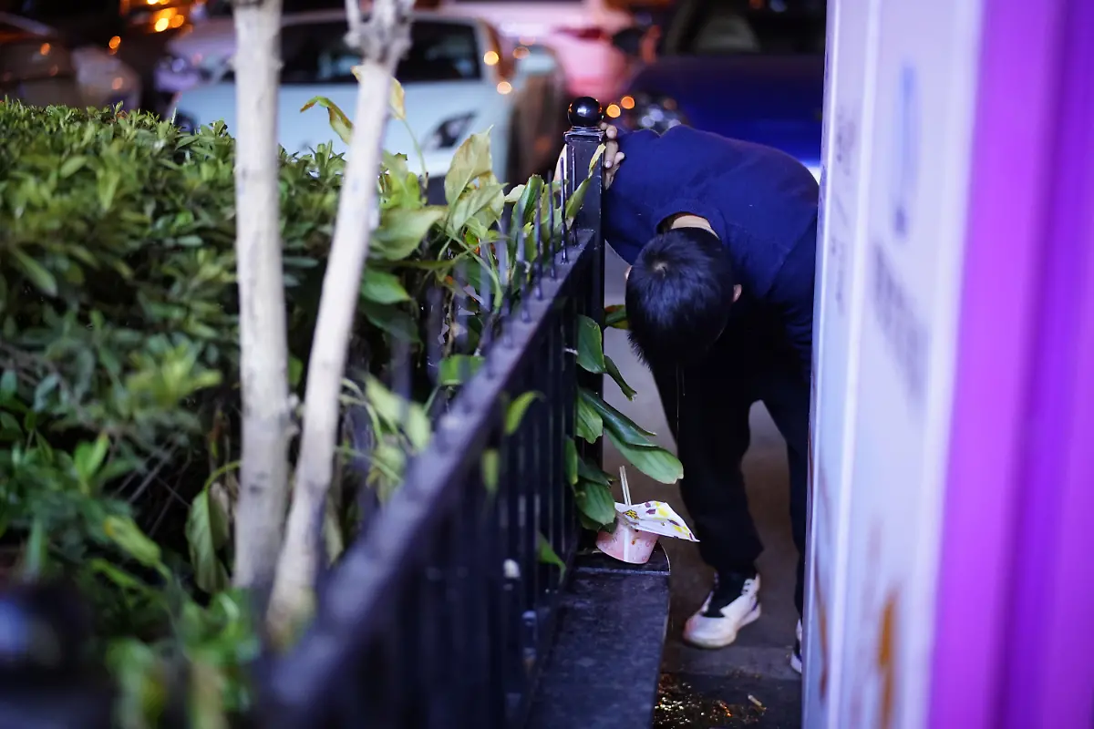 2020-12-16T230120Z-151607815-RC2NOK9RRPGO-RTRMADP-3-HEALTH-CORONAVIRUS-WUHAN-NIGHTLIFE