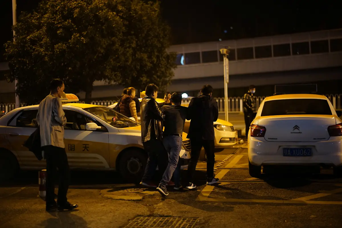 2020-12-16T230103Z-1242469598-RC2NOK9L2VOI-RTRMADP-3-HEALTH-CORONAVIRUS-WUHAN-NIGHTLIFE