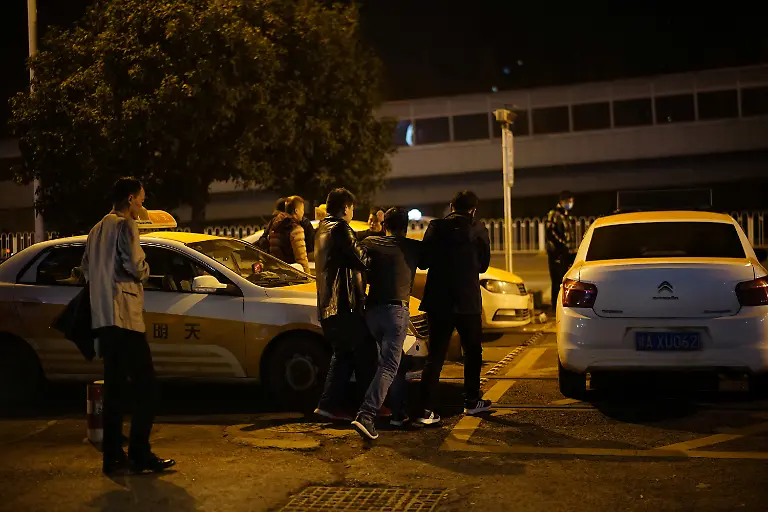 2020-12-16T230103Z-1242469598-RC2NOK9L2VOI-RTRMADP-3-HEALTH-CORONAVIRUS-WUHAN-NIGHTLIFE