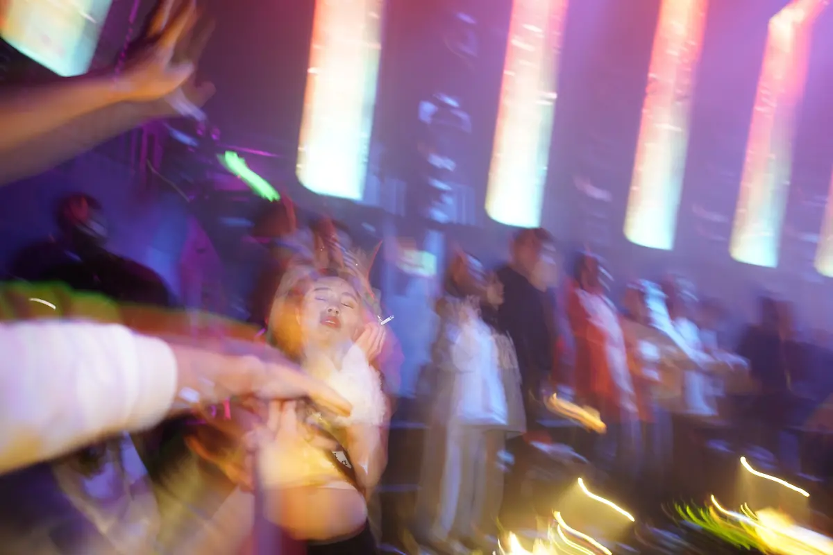 2020-12-16T230048Z-1526577370-RC2NOK9CY8GB-RTRMADP-3-HEALTH-CORONAVIRUS-WUHAN-NIGHTLIFE