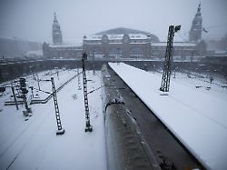 "Schrittweise": Bahn nimmt Fernverkehr im Norden erst Samstag wieder auf