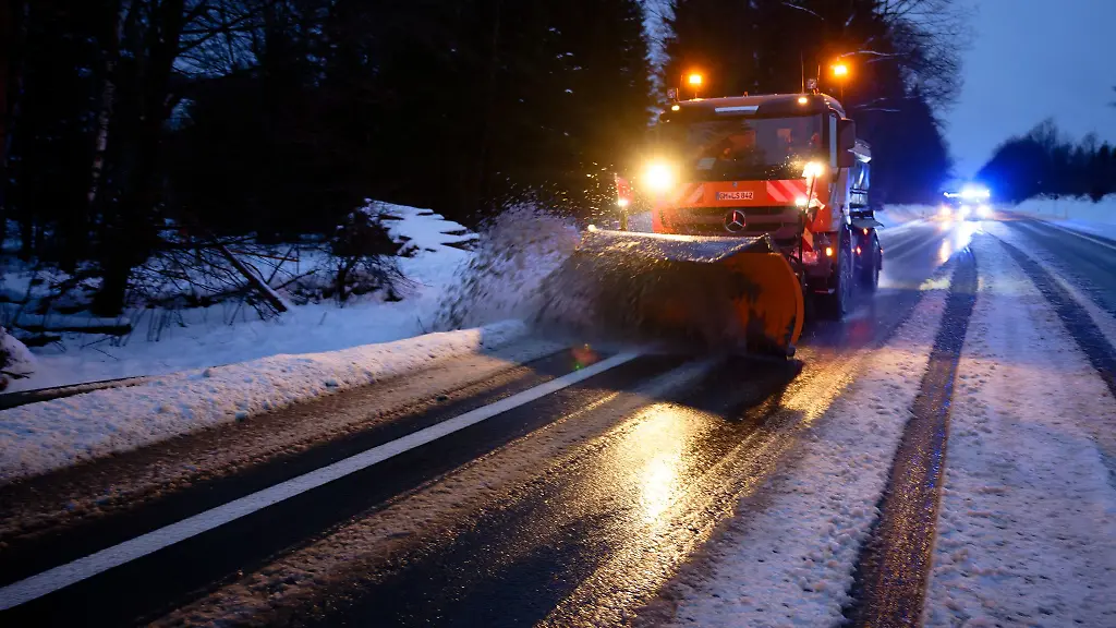 Seit-Ende-Dezember-ist-der-Winterdienst-in-Nordrhein-Westfalen-fast-im-Dauereinsatz