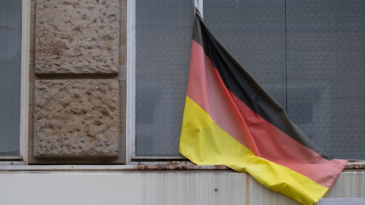 Für viele Zugewanderte ein Thema: Jeder Fünfte in Deutschland denkt übers Auswandern nach