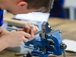 Baden-Württemberg: Weniger Ausbildungsverträge: Wirtschaft schlägt Alarm