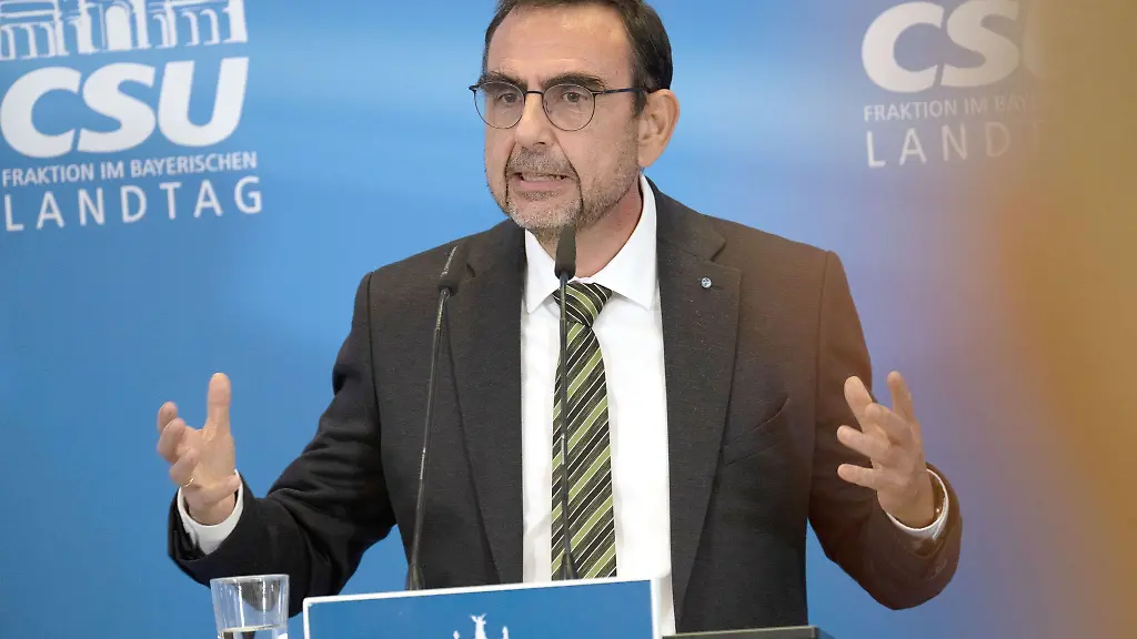 Klaus-Holetschek-will-beim-Buerokratieabbau-aufs-Tempo-druecken