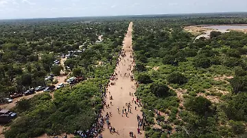 563686130