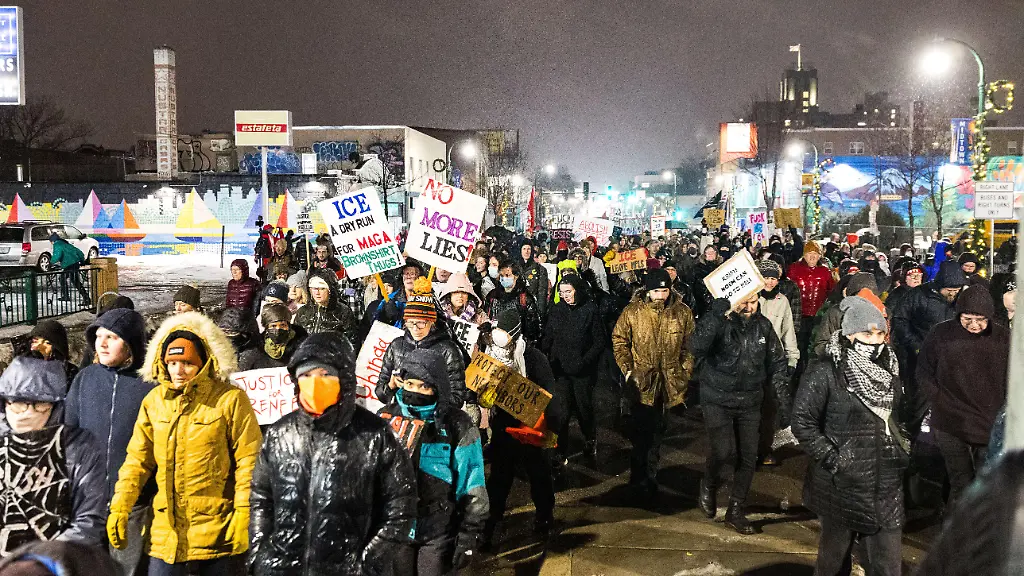 Protesters-march-on-Lake-Street-for-Renee-Good-in-south-Minneapolis-United-States-on-January-8-2026-Renee-Nicole-Good-37-years-old-is-killed-by-an-ICE-officer-during-a-confrontation-on-the-morning-of-January-7-during-federal-law-enforcement-operations-in-south-Minneapolis