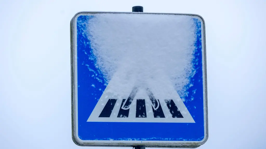 Eine-Dreijaehrige-ist-an-einem-Zebrastreifen-im-Sauerland-von-einem-Auto-erfasst-worden