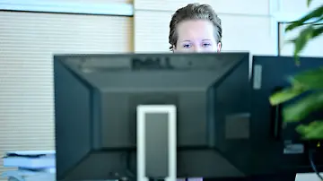 555825269
