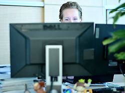 Für mehr Geld und Anerkennung: Umfrage: Mehrheit kann sich Jobwechsel vorstellen