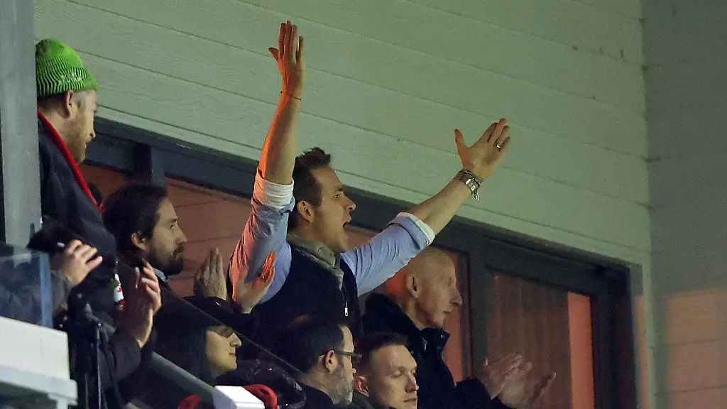 Wrexham-co-owner-Ryan-Reynolds-shows-a-look-of-frustration-after-a-missed-chance-in-extra-time-Wrexham-v-Nottingham-Forest-Emirates-FA-Cup-Third-Round-Football-SToK-Cae-Ras-Wrexham-UK-09-Jan-2026Wrexham-SToK-Cae-Ras-United-Kingdom-EDITORIAL-USE-ONLY-No-use-with-unauthorised-audio-video-data-fixture-lists-club-league-logos-or-live-services-Online-in-match-use-limited-to-120-images-no-video-emulation-No-use-in-betting-games-or-single-club-league-player-publications