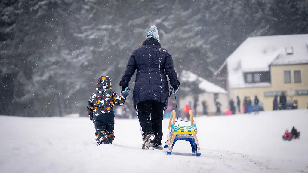 Noch-ein-letztes-Mal-Schlittenfahren-bevor-die-Warmfront-kommt