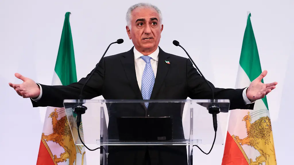 FILES-Iranian-opposition-leader-and-son-of-the-last-shah-of-Iran-Mohammad-Reza-Pahlavi-Reza-Pahlavi-holds-a-press-conference-in-Paris-on-June-23-2025-The-son-of-the-shah-of-Iran-ousted-by-the-1979-Islamic-Revolution-US-based-Reza-Pahlavi-who-had-called-for-major-protests-on-January-8-2026-meanwhile-urged-a-new-show-of-force-in-the-streets-on-Januray-9-Iranians-staged-their-biggest-protests-yet-of-an-almost-two-week-movement-sparked-by-anger-over-the-rising-cost-of-living-chanting-slogans-including-death-to-the-dictator-and-setting-fire-to-official-buildings-videos-showed
