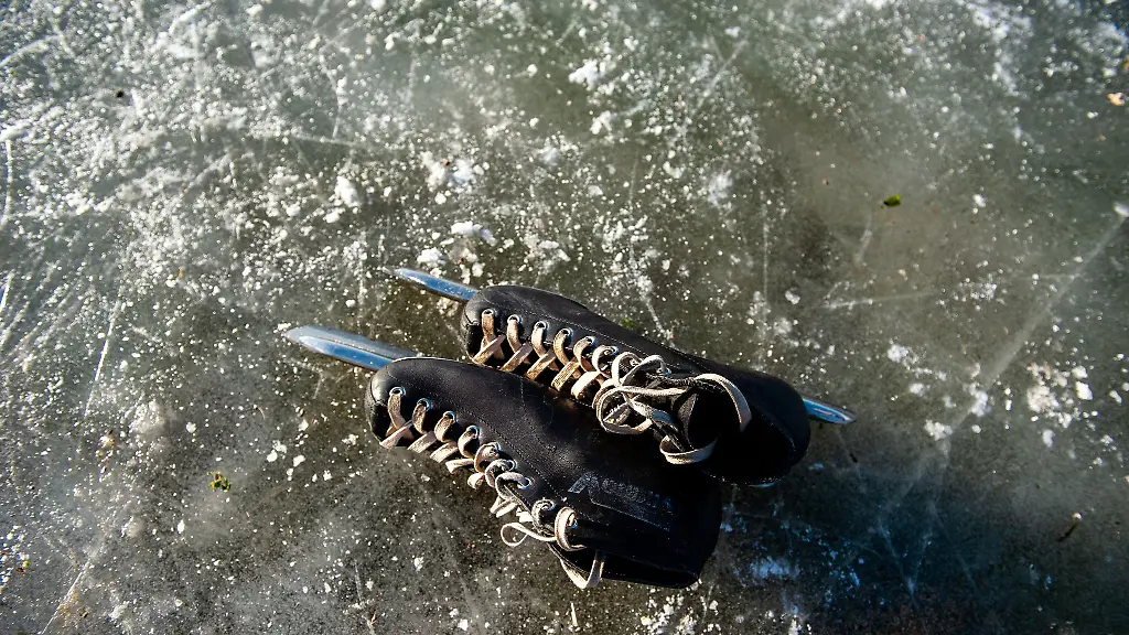 Zugefrorene-Seen-und-Teiche-sind-verlockend-aber-auch-gefaehrlich