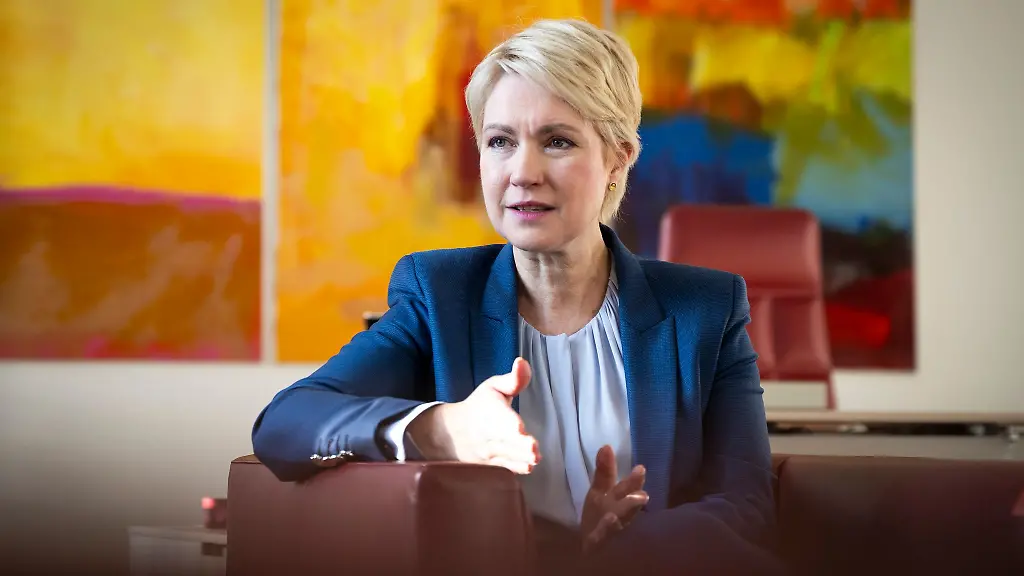 Die-SPD-Landesvorsitzende-Manuela-Schwesig-moechte-nach-der-Landtagswahl-im-Herbst-wieder-als-Ministerpraesidentin-in-die-Staatskanzlei-einziehen