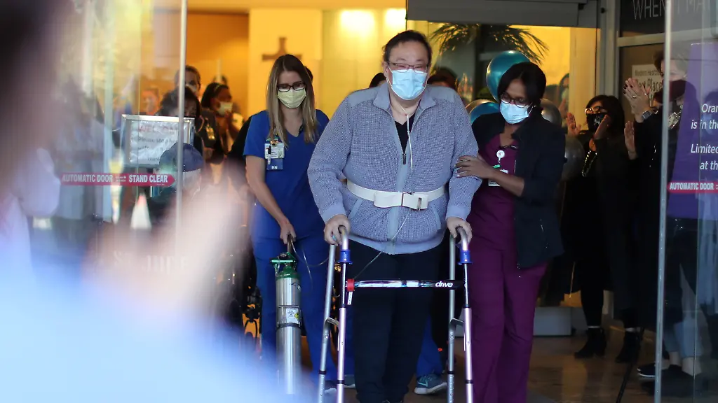 2020-12-16T231934Z-164737522-RC2NOK9F3B1G-RTRMADP-3-HEALTH-CORONAVIRUS-USA-PATIENT