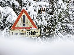 Vom Allgäu bis nach Frankreich: Behörden warnen vor großer Lawinengefahr in den Alpen