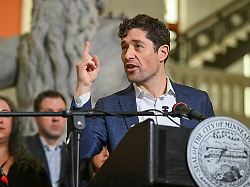 Aufruf zu friedlichen Protesten: Bürgermeister von Minneapolis wittert Trumps "Köder"