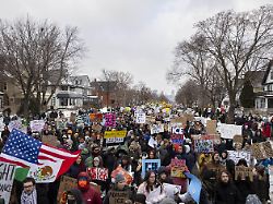 Nach ICE-Schuss auf Autofahrerin: Tausende bei Demonstrationen gegen US-Einwanderungsbehörde