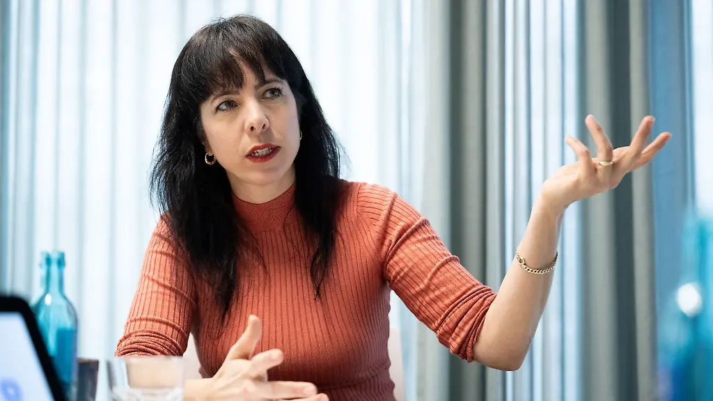 Linke-Spitzenkandidatin-Elif-Eralp-setzt-sich-fuer-mehr-Mitsprachemoeglichkeiten-von-Jugendlichen-ein