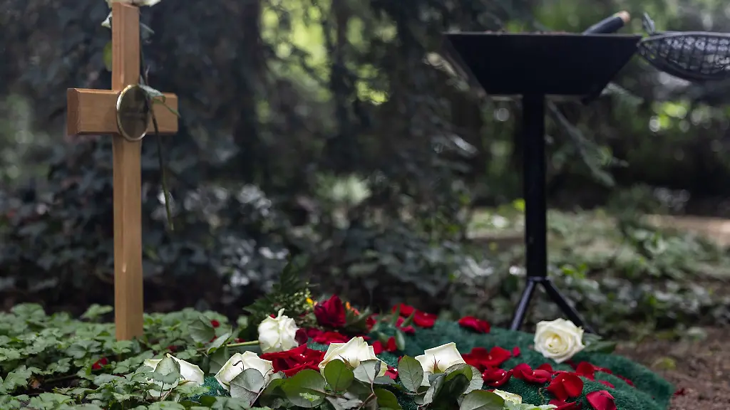 Bei-der-Ueberfuehrung-verstorbener-Menschen-in-ihre-auslaendische-Heimat-gibt-es-ein-Spannungsfeld-zwischen-religioesen-Vorschriften-und-kriminologischen-Erwaegungen