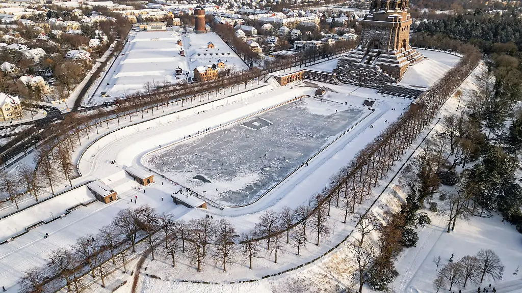 Winterwetter-hat-Sachsen-fest-im-Griff-hohe-Glatteisgefahr-zum-Wochenstart