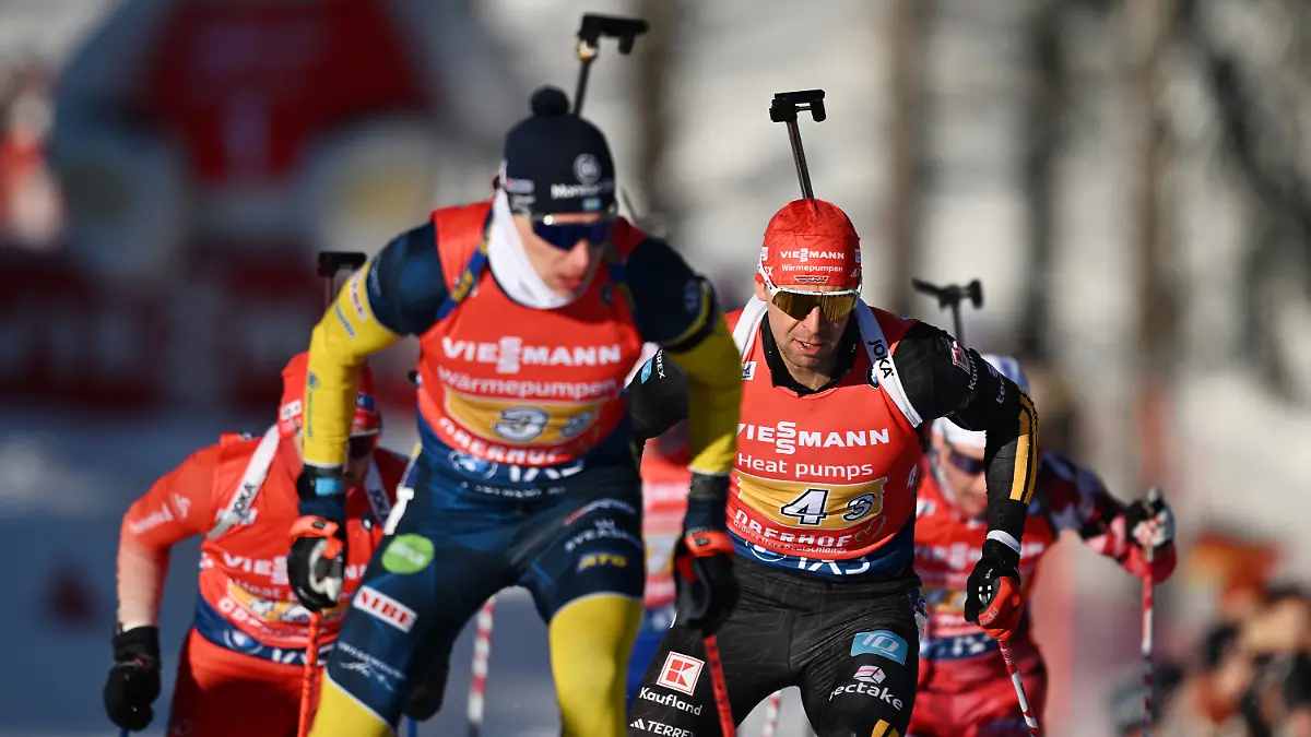 11-01-2026-Thueringen-Oberhof-Biathlon-Weltcup-Staffel-4-x-7-5-km-Maenner-Philipp-Nawrath-r-aus-Deutschland-in-Aktion-hinter-Martin-Ponsiluoma-M-aus-Schweden