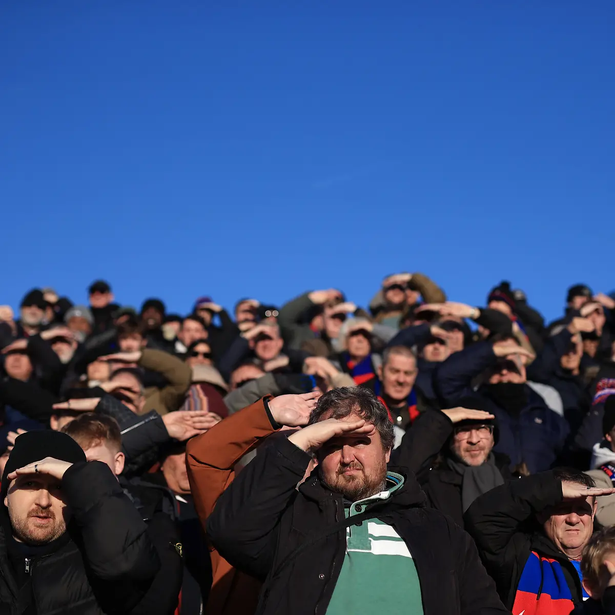 Football-FA-Cup-3rd-Round-Macclesfield-v-Crystal-Palace-10th-January-2026-FA-Cup-3rd-Round-Macclesfield-v-Crystal-Palace-Crystal-Palace-fans-shield-their-eyes-from-the-sun-Photo-Simon-Stacpoole-Offside-Macclesfield-UK-Fussball-FA-Cup-3-Runde-Macclesfield-gegen-Crystal-Palace-10-Januar-2026-FA-Cup-3