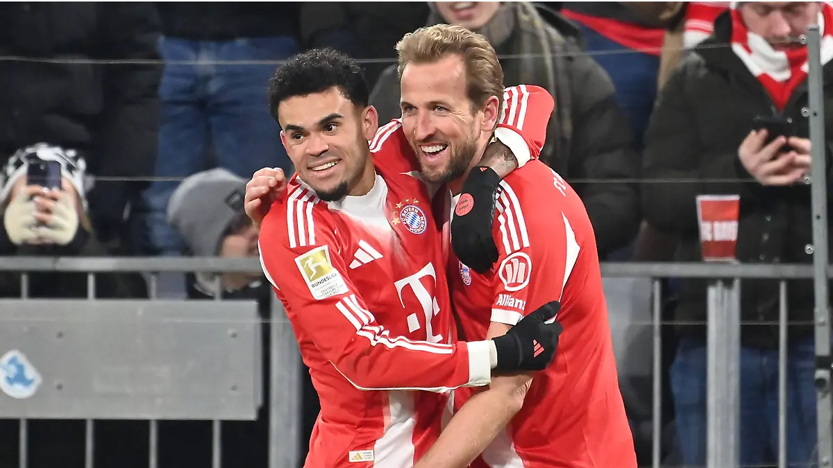 Torjubel-v-li-Luis-DIAZ-Bayern-Muenchen-Harry-KANE-Bayern-Muenchen-Jubel-Freude-Begeisterung-Aktion-Fussball-1-Bundesliga-Saison-2025-2026-16-Spieltag-Spieltag16-FC-Bayern-Muenchen-VfL-Wolfsburg-8-1-am-11-01-2026-A-L-L-I-A-N-Z-A-R-E-N-A