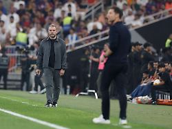 Barça gewinnt wüstes Finale: Supertrainer Flick knallt Alonso die Tür vor der Nase zu