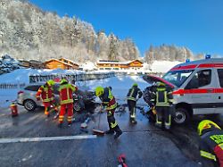 Bayern: Nach Unfall: Verletzte Sanitäter versorgen Verursacher