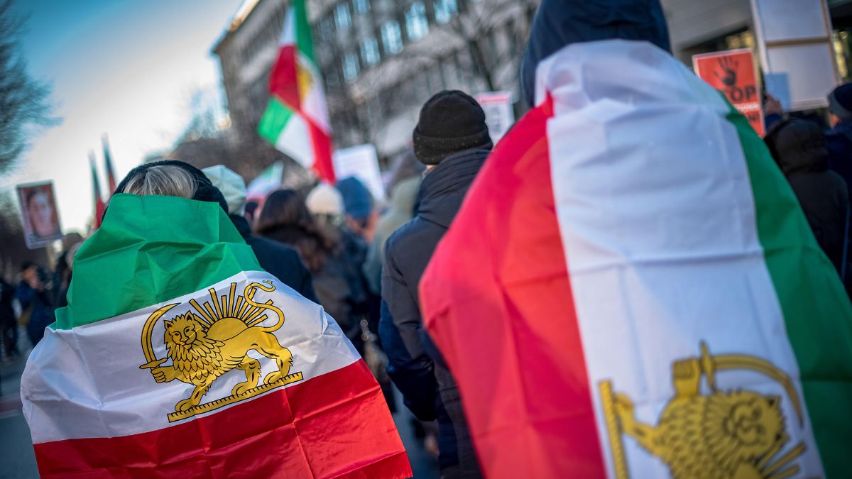 Institutionen-legitime-Ziele-Schah-Sohn-ruft-zu-st-rkeren-Protesten-im-Iran-auf