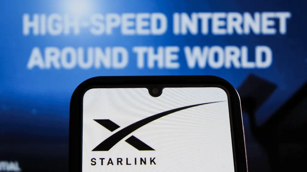 October-16-2025-Bandung-West-Java-Indonesia-In-this-photo-illustration-Starlink-logo-is-displayed-on-a-smartphone