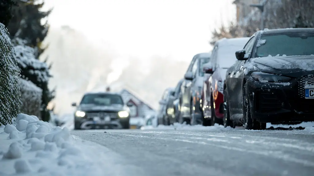 Im-Osten-des-Freistaats-haelt-die-Glatteisgefahr-bis-Dienstagvormittag-an