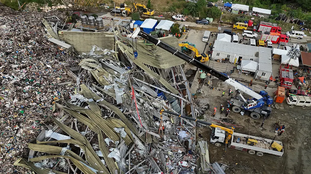 11-01-2026-Philippinen-Binaliw-Die-Such-und-Bergungsarbeiten-nach-vermissten-Arbeitern-in-der-eingestuerzten-Abfallentsorgungsanlage-in-Binaliw-Cebu-City-gehen-weiter