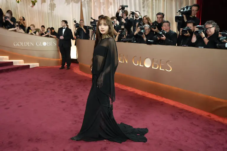 Thai-singer-Lisa-poses-upon-her-arrival-at-the-83rd-Golden-Globe-Awards-at-the-Beverly-Hilton-Hotel-in-Los-Angeles-California-11-January-2026