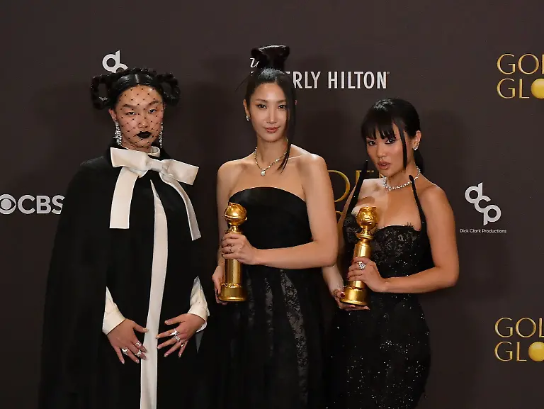 83rd-Annual-Golden-Globe-Awards-Press-Room-EJAE-Audrey-Nuna-and-REI-AMI-who-performed-the-song-as-the-fictional-group-HUNTR-X-pose-with-Golden-Globe-Award-for-Best-Original-Song-during-the-83rd-annual-Golden-Globe-Awards-at-The-Beverly-Hilton-on-January-11-2026-in-Beverly-Hills-California