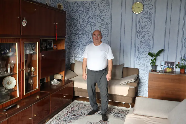 2020-12-15T120103Z-1690204444-RC2ONK92OOYO-RTRMADP-3-CHRISTMAS-SEASON-SANTAS-GLOBAL