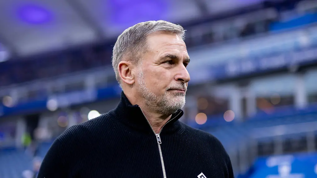 Hamburg-20-Dezember-2025-Fussball-1-Bundesliga-2025-26-Hamburger-SV-Eintracht-Frankfurt-Stefan-Kuntz-Hamburger-SV-Vorstand-DFL-REGULATIONS-PROHIBIT-ANY-USE-OF-PHOTOGRAPHS-AS-IMAGE-SEQUENCES-AND-OR-QUASI-VIDEO