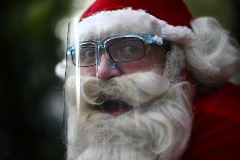 2020-12-15T120149Z-494909319-RC2ONK9K8MIY-RTRMADP-3-CHRISTMAS-SEASON-SANTAS-GLOBAL
