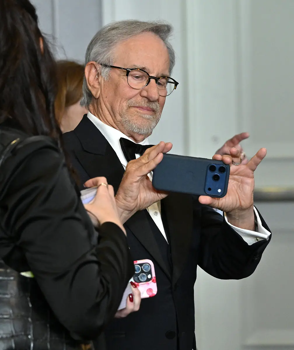 83rd-Annual-Golden-Globes-Press-Room-Steven-Spielberg-in-the-press-room-at-the-83rd-Golden-Globe-Awards-at-the-Beverly-Hilton-Hotel-on-January-11-2025-in-Beverly-Hills-CA-Beverly-Hills-Beverly-Hilton-Hotel-California-USA-Copyright-xLISAxOConnor-AFF-USA