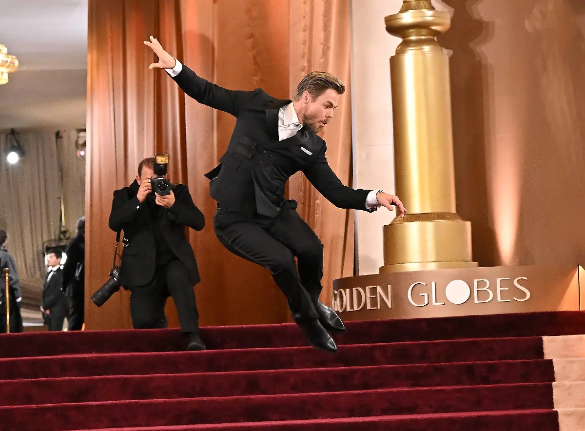 83rd-Annual-Golden-Globes-Arrivals-Derek-Hough-arriving-at-the-83rd-Annual-Golden-Globes-held-at-the-Beverly-Hilton-Hotel-on-January-11-2026-in-Beverly-Hills-CA-Beverly-Hills-Beverly-Hilton-Hotel-California-USA-Copyright-xStarbuck-xAFF-USA