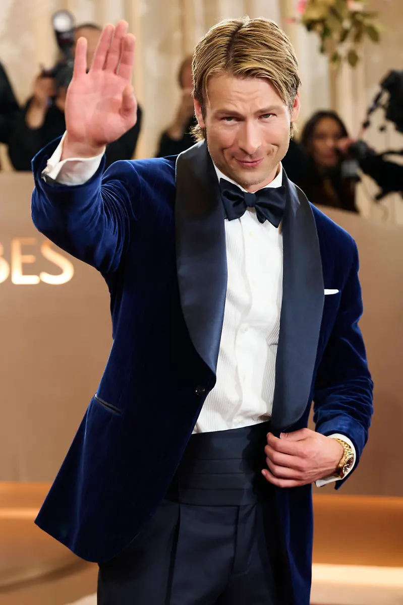 January-12-2026-Los-Angeles-California-USA-GLEN-POWELL-walking-the-Red-carpet-of-the-83rd-annual-edition-of-the-Golden-Globes-in-Los-Angels-at-the-Beverly-Hilton-Hotel