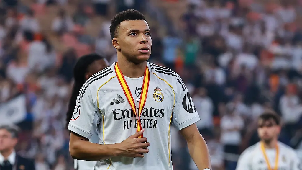 Soccer-Football-Spanish-Super-Cup-Final-FC-Barcelona-v-Real-Madrid-King-Abdullah-Sports-City-Stadium-Jeddah-Saudi-Arabia-January-12-2026-Real-Madrid-s-Kylian-Mbappe-looks-dejected-after-losing-the-Spanish-Super-Cup-final-REUTERS-Stringer